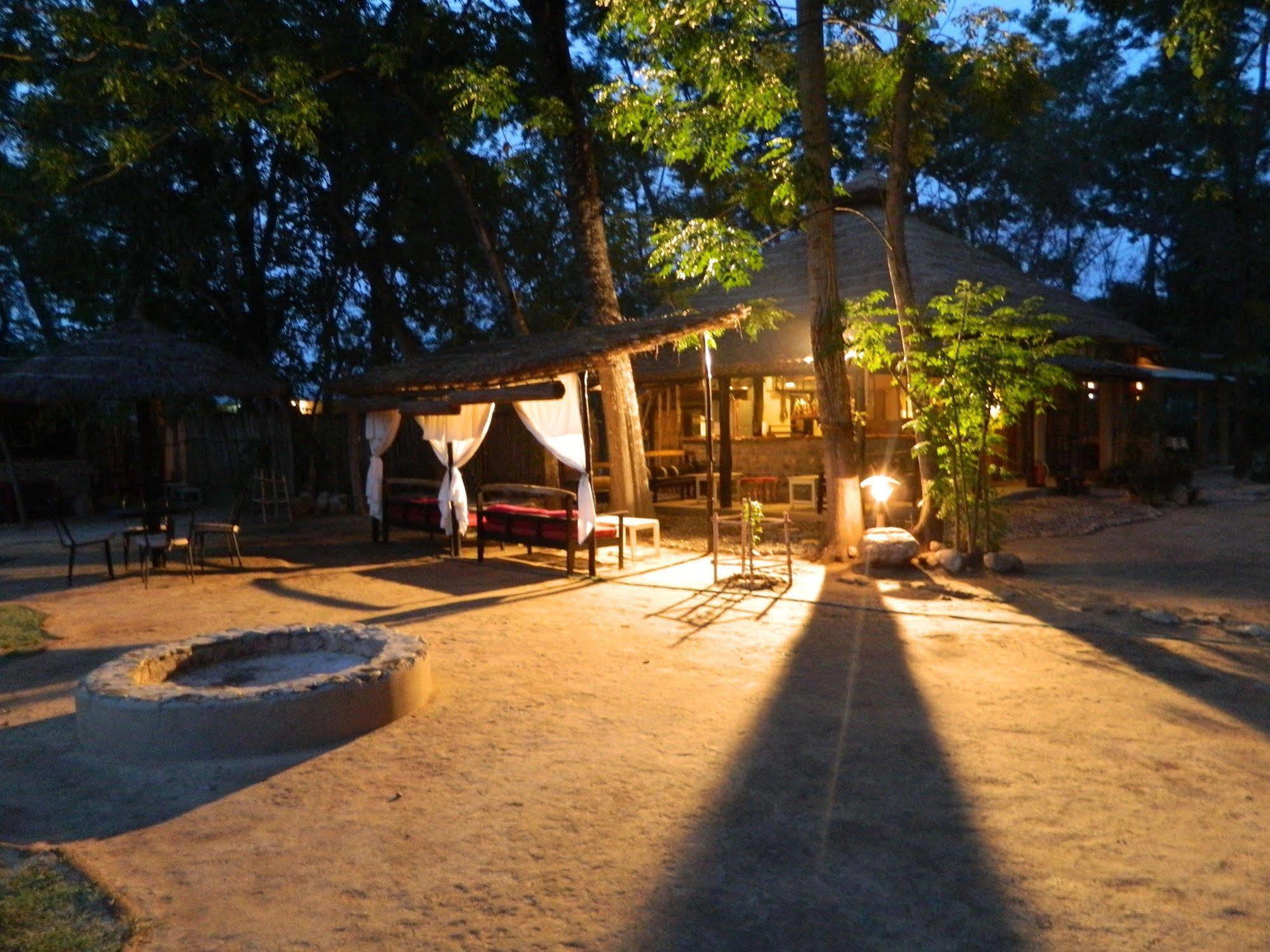 Machan Country Villa Kumarwarti Ngoại thất bức ảnh